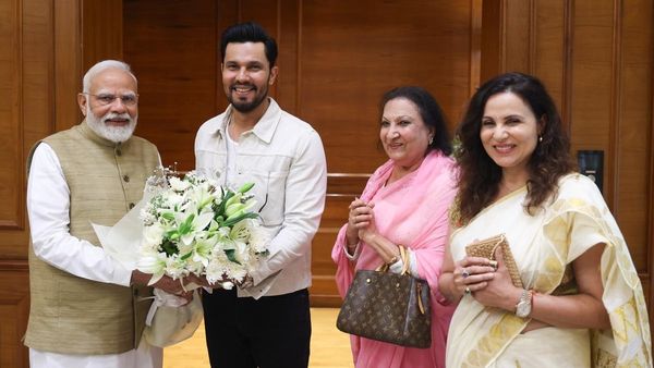 रणदीप हुड्डा ने परिवार के साथ प्रधानमंत्री नरेंद्र मोदी से की मुलाकात