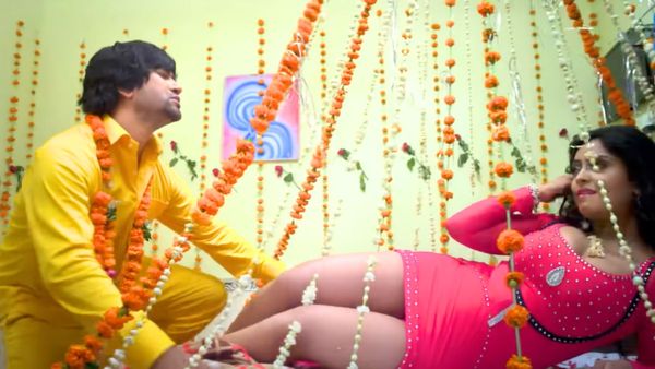 Bhojpuri Video: आम्रपाली और निरहुआ के रोमांस ने हिला दिया यूपी-बिहार, देखते रह जाएंगे रोमांटिक भोजपुरी सॉन्ग