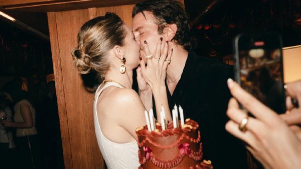 50 साल के शख्स पर मर मिटी ये 30 साल ही सुपरस्टार, जोड़ी देख लोग बोले- शादी करो और जल्दी बच्चे पैदा करो