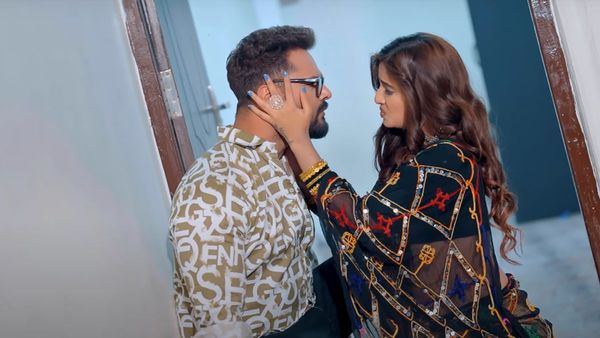 Bhojpuri Video: खेसारी लाल के नए गाने 'कलकतवा के लईकी' में किया गजब रोमांस, वीडियो पर आ रहे ताबड़तोड़ व्यूज