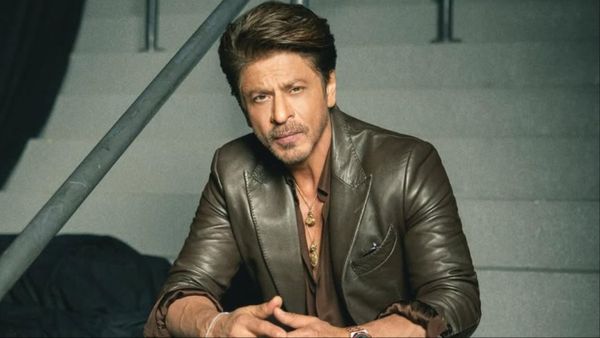 Shah Rukh Khan मैनेजर के साथ पहुंचे न्यूयॉर्क, Met Gala में पहली बार लेंगे हिस्सा?