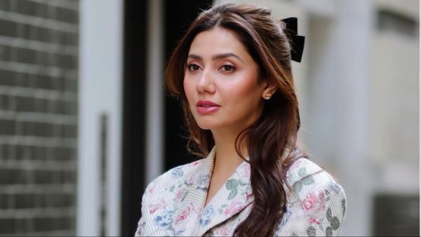 भीड़ का सहारा लेकर लोगों ने Mahira Khan को छुआ, गार्ड ने तो दबा ही डाला, को-एक्टर ने बचाई इज्जत वरना...