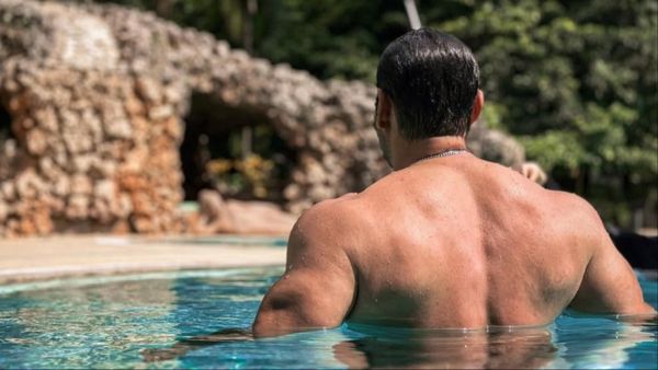 इस टीवी एक्टर की एक महीने की फीस जानकर खा जाएंगे चक्कर, अमिताभ बच्चन का भी तोड़ दिया रिकॉर्ड!