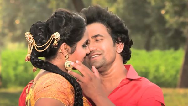 Bhojpuri Video: काजल राघवानी संग खेत में दिन दहाड़े रोमांटिक हुए निरहुआ, इस भोजपुरी गाने ने मचा दी खलबली