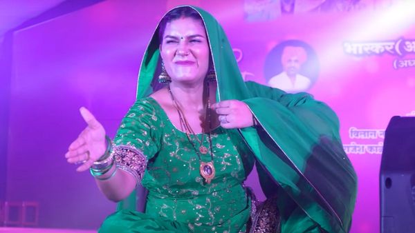 Haryanvi Song: सपना चौधरी ने 'पानी छलके' गाने पर मचा दी धूम, डांस देखने उमड़ी भारी भीड़
