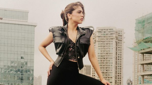 ZEE सिने अवॉर्ड्स 2025 में शर्वरी को मिला 'आउटस्टैंडिंग परफॉर्मेंस' अवॉर्ड, कहा – ऑडियंस ने इंडस्ट्री में..