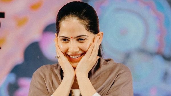 किशोरी ने बताया शादी का असली मतलब- दो लोग एक कमरे में लड़ाई-झगड़े-खर्चा-महंगाई- बच्चे