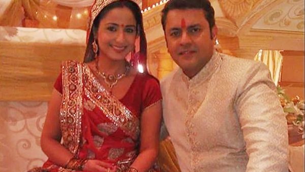 अक्षरा के शादी करते ही मां-पापा ने किया तलाक का ऐलान! 15 सालों बाद तोड़ा पति से रिश्ता बोलीं- दुआ करुंगी...