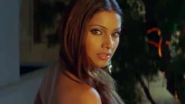 जब इस एक्टर ने खींच डाला बिपाशा बसु का अंडरवियर, सेट पर बिकिनी में लेटी थी हसीना और पीछे से आकर