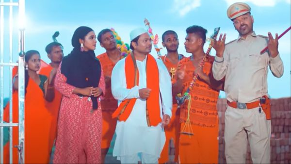 Bhojpuri Song: भोले बाबा अस्सलामु अलैकुम, मुस्लिम भाई ने उठाई कांवड़, भाईचारे के सुर में झूम उठा सावन