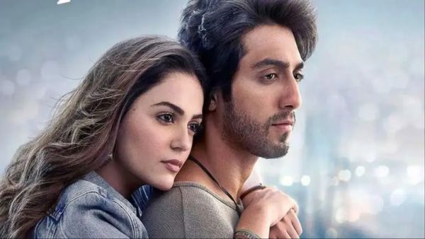 Saiyaara का चढ़ा बुखार! कोई रोते दिखा, कोई IV ड्रिप लगाकर देखने पहुंचा, जानिए क्यों हिट हुई ये फिल्म
