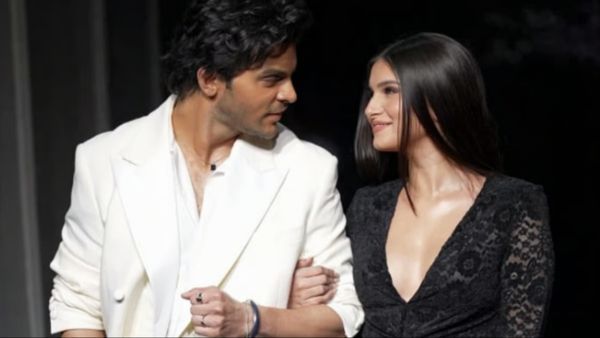 इश्क ऑन द रैंप! Tara Sutaria ने सबके सामने किया प्यार का इजहार? वीर पहाड़िया को दिया ऑन कैमरा किस