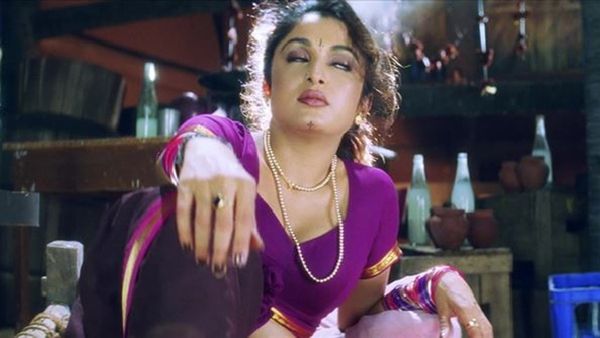 अमिताभ बच्चन से लेकर शाहरुख खान हर स्टार के साथ इंटीमेट हो चुकी हैं शिवगामी देवी, तस्वीरे देख पलट देंगे तख्त