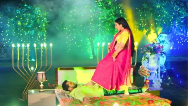 Bhojpuri Video: 'टूट जाई पलंग सागवान के' गाने पर खेसारी-आम्रपाली की धूम, वीडियो 520 मिलियन के पार