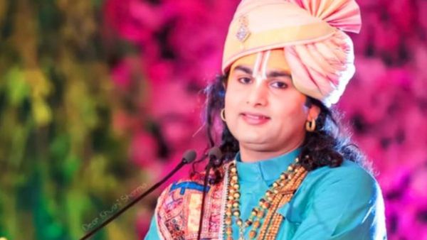 बस इतने पढ़े लिखे हैं अनिरुद्धाचार्या ? करोड़ों की संपत्ति, शादी और कथा की फीस से जुड़ी जानें हर बात यहां...