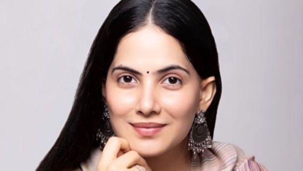 कथा में घंटों तक बैठने के बाद भी इतनी फिट हैं जया किशोरी, खूबसूरत और पतला दिखने के लिए इन चीजों का किया त्याग