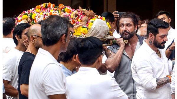 रक्षाबंधन पर एक्टर ने शेयर की बहन की अर्थी की तस्वीर, बोला- तेरे नाम की राखी...