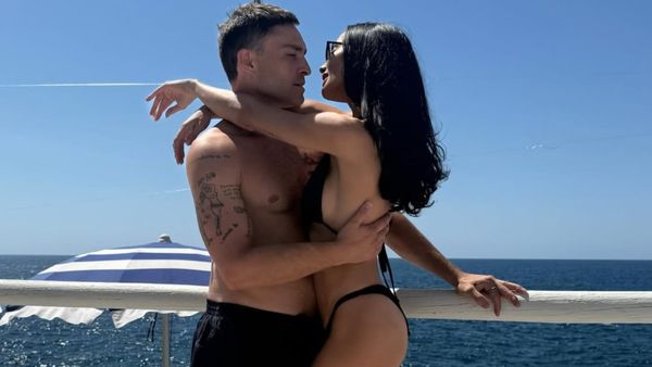 दोनों बेटों के सामने पति से चिपकती रही अक्षय कुमार की ब्लॉकबस्टर एक्ट्रेस, 2 बार हो चुकी है बिन ब्याहे प्रेग्न