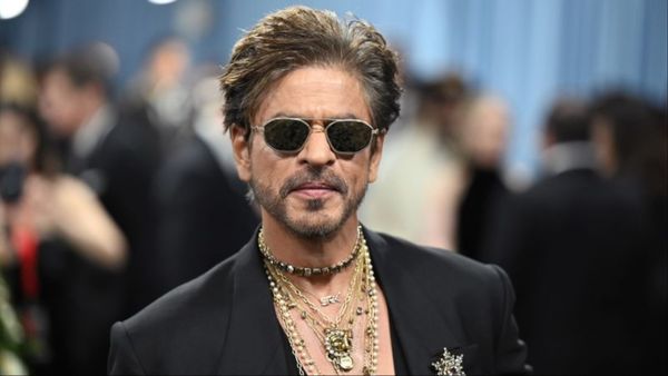 Shah Rukh Khan से रिटायरमेंट के बारे में पूछने लगा शख्स, एक्टर ने अपने धांसू स्टाइल में दिया झन्नाटेदार जवाब