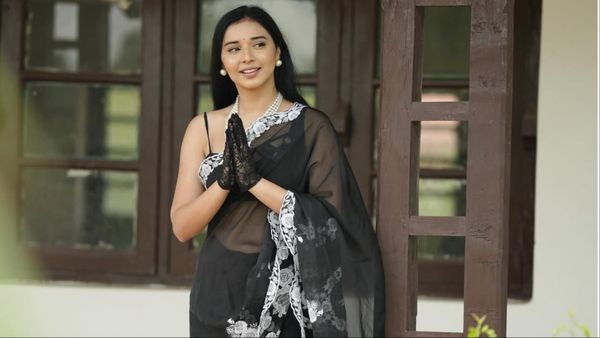Bigg Boss 19 में आते ही कॉन्ट्रोवर्सी मचाने वाली Tanya Mittal हैं इतनी पढ़ी-लिखी, संभालती हैं इस चीज का बिजनेस