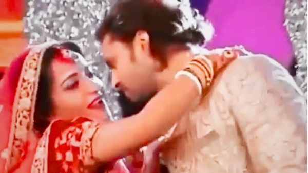 BIGG BOSS के घर में सुहागरात मना चुकी हैं भोजपुरी की ये हसीना, प्राइवेट रूम का VIDEO भी हो चुका है वायरल