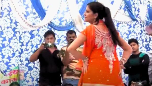 Haryanvi Song: सपना चौधरी के सबसे पुराने गाने ने मचाई धूम, एक ठुमके से लूटा दिल वालों के दिल का करार...