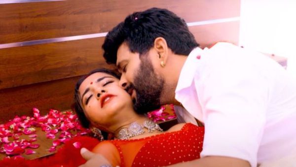 Bhojpuri Video: Trisha Kar Madhu का फिर वायरल हुआ बेडरूम वीडियो, क्लिप देख उड़ जाएंगी रातों की नींद