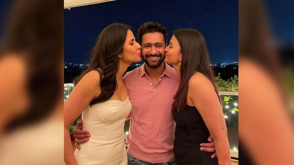 कैटरीना कैफ और ऐश्वर्या राय ने विक्की कौशल को किया Kiss, एआई तस्वीरें वायरल, भड़के फैंस!