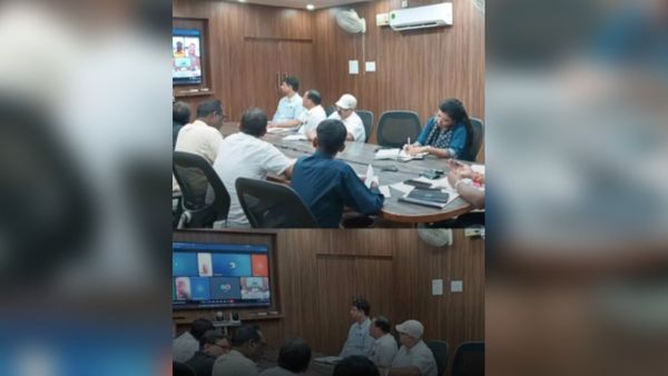 डीएम के साथ टीचर्स की मीटिंग के दौरान चलने लगी P*rn Film, मचा बवाल, जांच के आदेश!