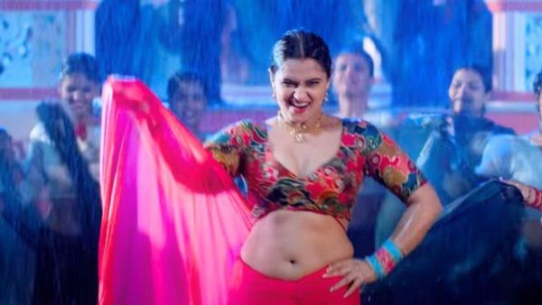 Bhojpuri Video: नीलम गिरी ने भीगी साड़ी में किया गजब डांस, वीडियो देख छूट जाएंगे पसीने...