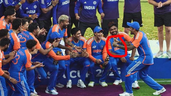 Asia Cup 2025- पाकिस्तानियों की चिंदी हरकत, टीम इंडिया के मेडल लेकर भागे, बिना ट्रॉफी ऐसे मनाया जश्न