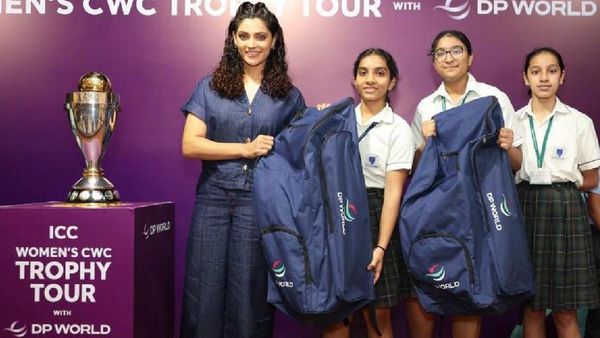 वुमन क्रिकेट वर्ल्ड कप से पहले सैयामी खेर ने लड़कियों दिए खास तोहफे, दरियादिली पर फिदा हुए लोग
