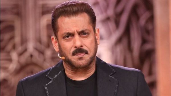 Bigg Boss 19: सलमान खान नहीं बॉलीवुड के ये हिट एक्टर्स करेंगे वीकेंड का वार होस्ट, लगाएंगे घरवालों की क्लास
