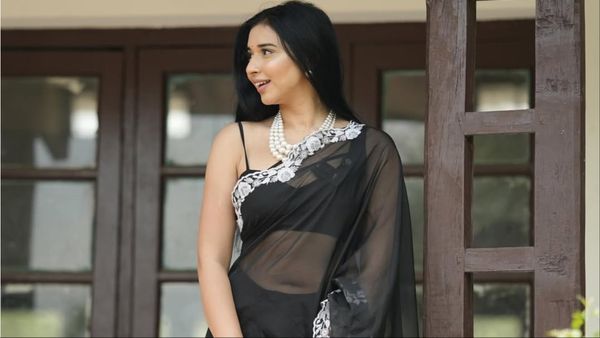 12वीं पास Tanya Mittal की लग्जरी लाइफस्टाइल, ऐसा करके हर महीने कमाती हैं इतने लाखों रुपए