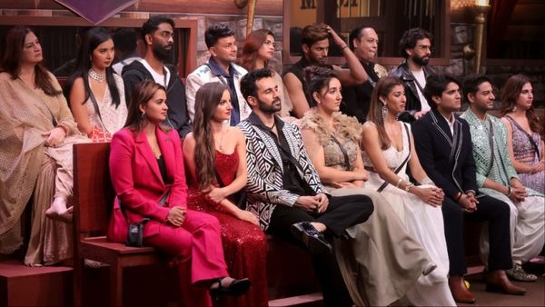 Bigg Boss 19 में हुआ चौंकाने वाला एलिमिनेशन, 30 मिलियन फॉलोअर्स के बावजूद डूबी इस कंटेस्टेंट की नैय्या