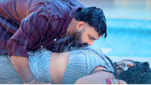 Bhojpuri Video: पवन सिंह के बारिश वाले रोमांस वीडियो को देख पब्लिक हुई दीवानी, वीडियो गया 334 मिलियन पार
