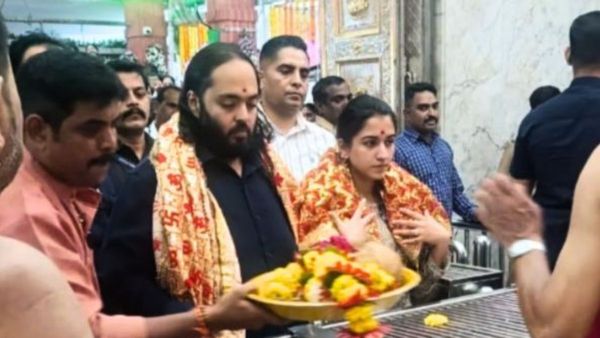 तड़के सुबह मां लक्ष्मी की ऐसे पूजा करती हैं राधिका मर्चेंट, ये तस्वीर देख लोग बोले- मिल गई अमीर बनने की ट्रिक