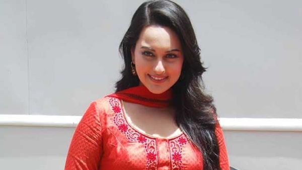 'अबे तू है कौन..' ट्रोलर्स को कब मुंह तोड़ जवाब देती हैं सोनाक्षी सिन्हा, खुद खोला राज