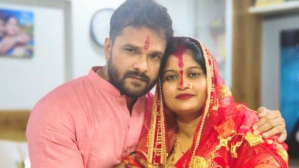 खेसारी लाल यादव पर चढ़ा सियासत का बुखार! पत्नी को चुनाव लड़वाने के लिए लगा रहे हैं एड़ी चोटी का दम