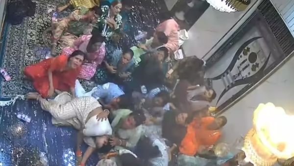 24 किन्नरों ने एक साथ पिया जहर, पत्रकारों पर रेप के आरोप, जानिए क्या है पूरा मामला
