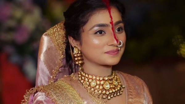 छठ पर वायरल हुआ इस एक्ट्रेस का लुक, टिशू-गोटा पट्टी की साड़ी पहन नाक से लगाया सिंदूर