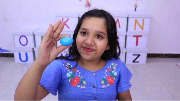 13 साल की बच्ची ने यू ट्यूब वीडियो बनाकर कमा लिए 400 करोड़, 54 मिलियन सब्सक्राइबर्स वाली इंटरनेट सेंसेशन