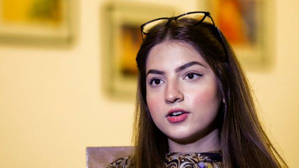 Hum Awards 2025: रेड कार्पेट पर बुरी तरह फिसली पावरी गर्ल, पाकिस्तान से लेकर हिंदुस्तान तक वायरल है वीडियो