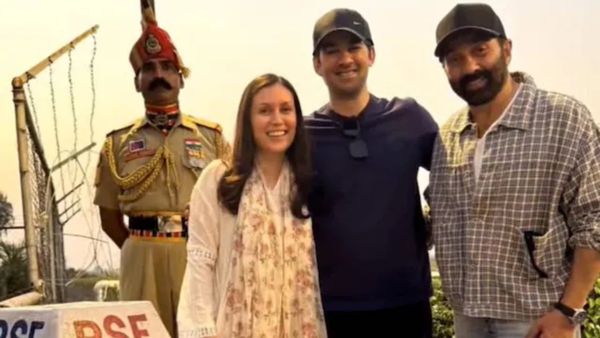 VIDEO: बेटे बहू को लेकर बॉर्डर पर पहुंचे सनी देओल, जवानों के साथ सेलिब्रेट किया शानदार बर्थडे