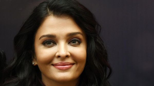 52 साल की उम्र में कमाई के मामले में नंबर 1 हैं ऐश्वर्या राय बच्चन, नेट वर्थ जानकर हिल जाएंगी सभी हीरोइनें