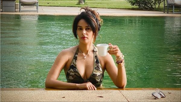 मल्लिका शेरावत ने खोल दिया फिल्म इंडस्ट्री का काला सच, एक्ट्रेस की कमर पर रोटी सेकवाना चाहता था डायरेक्टर