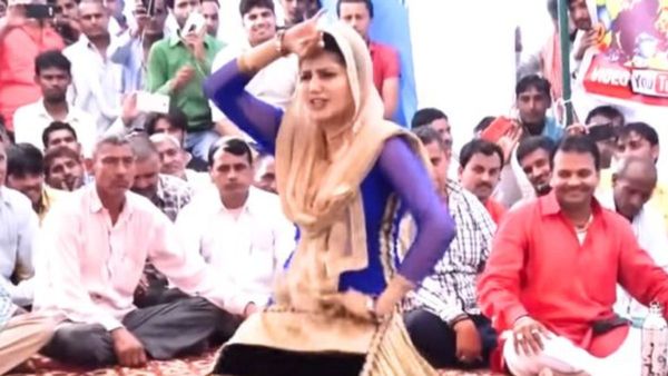 Haryanvi Song: सपना चौधरी ने स्टेज पर लगा दी आग, किया ऐसा कातिलाना डांस कि ताड़ती रह गई जनता