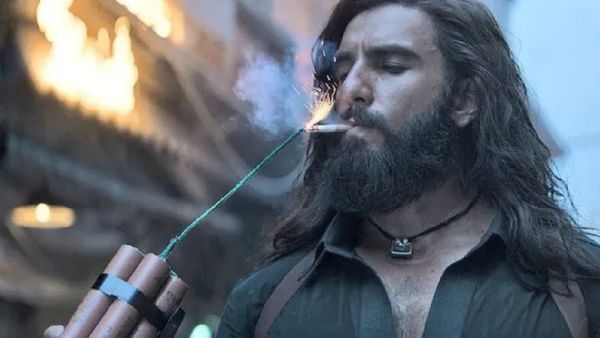 Dhurandhar Overseas Review: रणवीर सिंह का दमदार एक्शन, जगह से ना हिलने देगी कहानी, लेकिन क्लामैक्स...