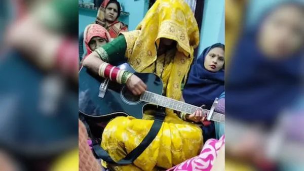 Full Video: घूंघट खींचती रह गई सास-ननदें, नई नवेली बहू ने हाथ में गिटार लेकर कर दिया सबको चुप