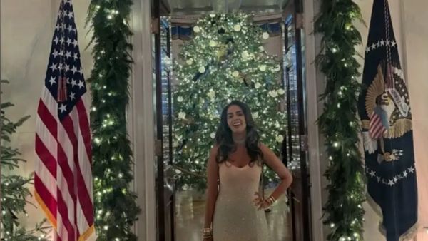 डोनाल्ड ट्रंप से बढ़ रही है मल्लिका शेरावत की नजदीकियां, क्रिसमस से पहले व्हाइट हाऊस से सामने आई ये तस्वीरें